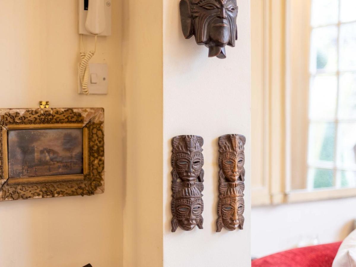 Pass The Keys Split-Floors Antique Apartment In Portobello Road Лондон Экстерьер фото